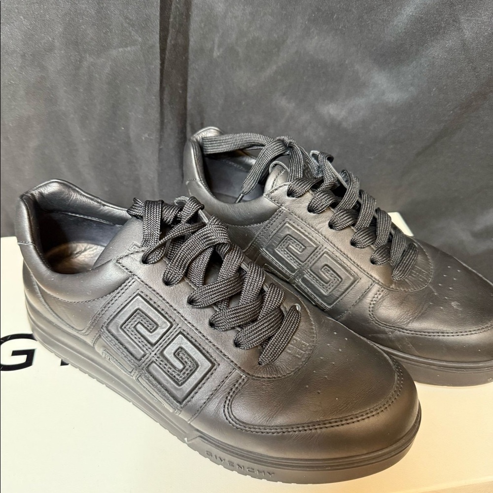 Givenchy sneakers black with dust bag no box